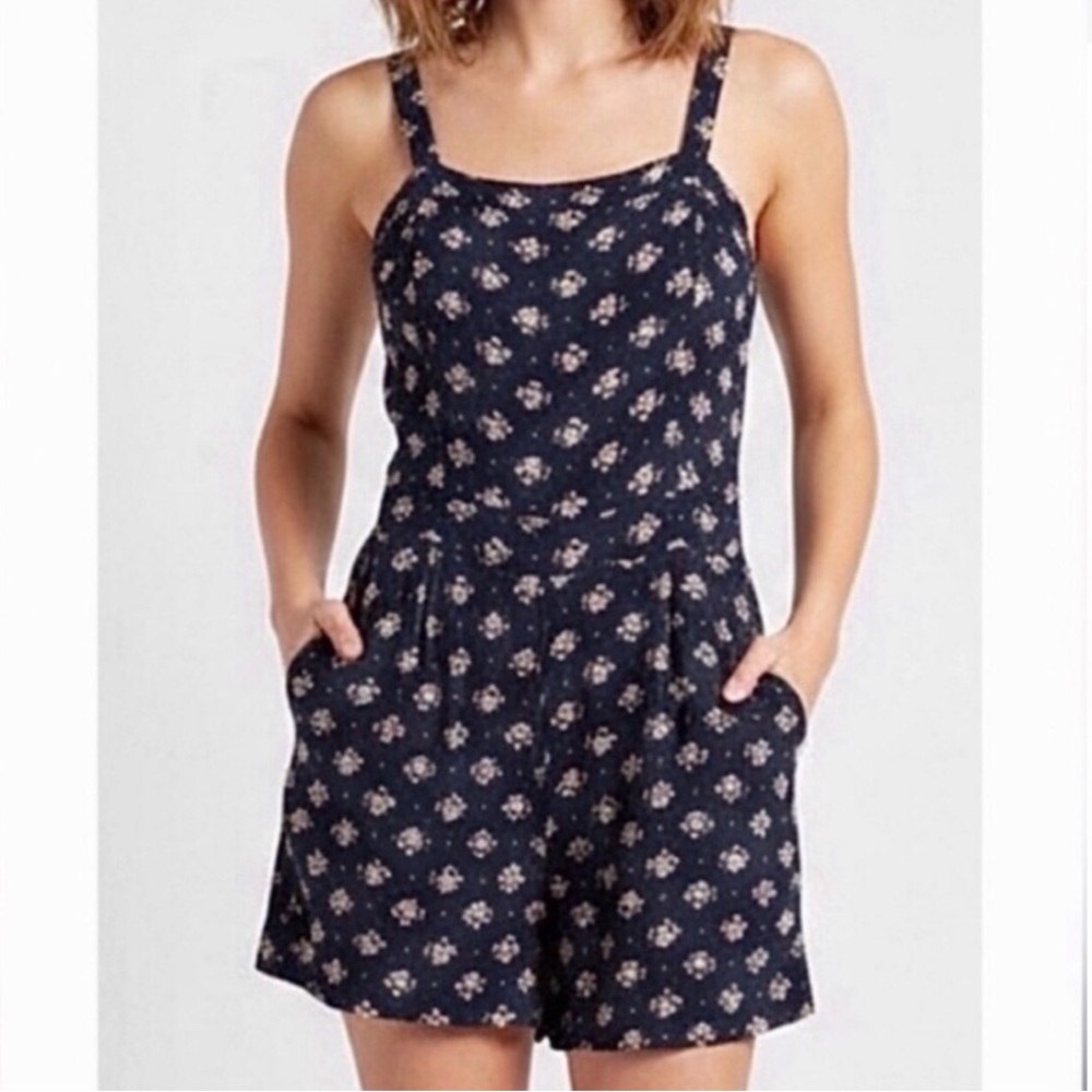 Hollister - Floral Tie Belt Romper